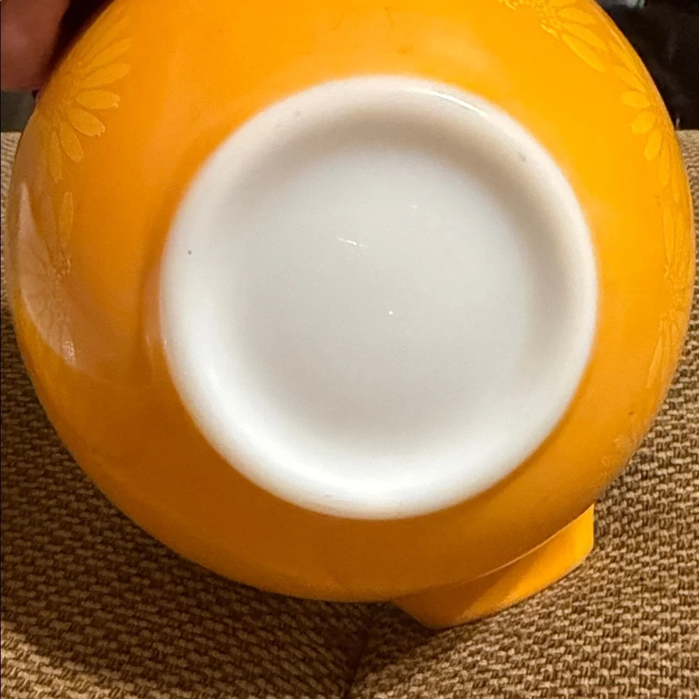 Vintage Pyrex nesting Yellow Mixing Bowl with White Interior - Home Kitchen